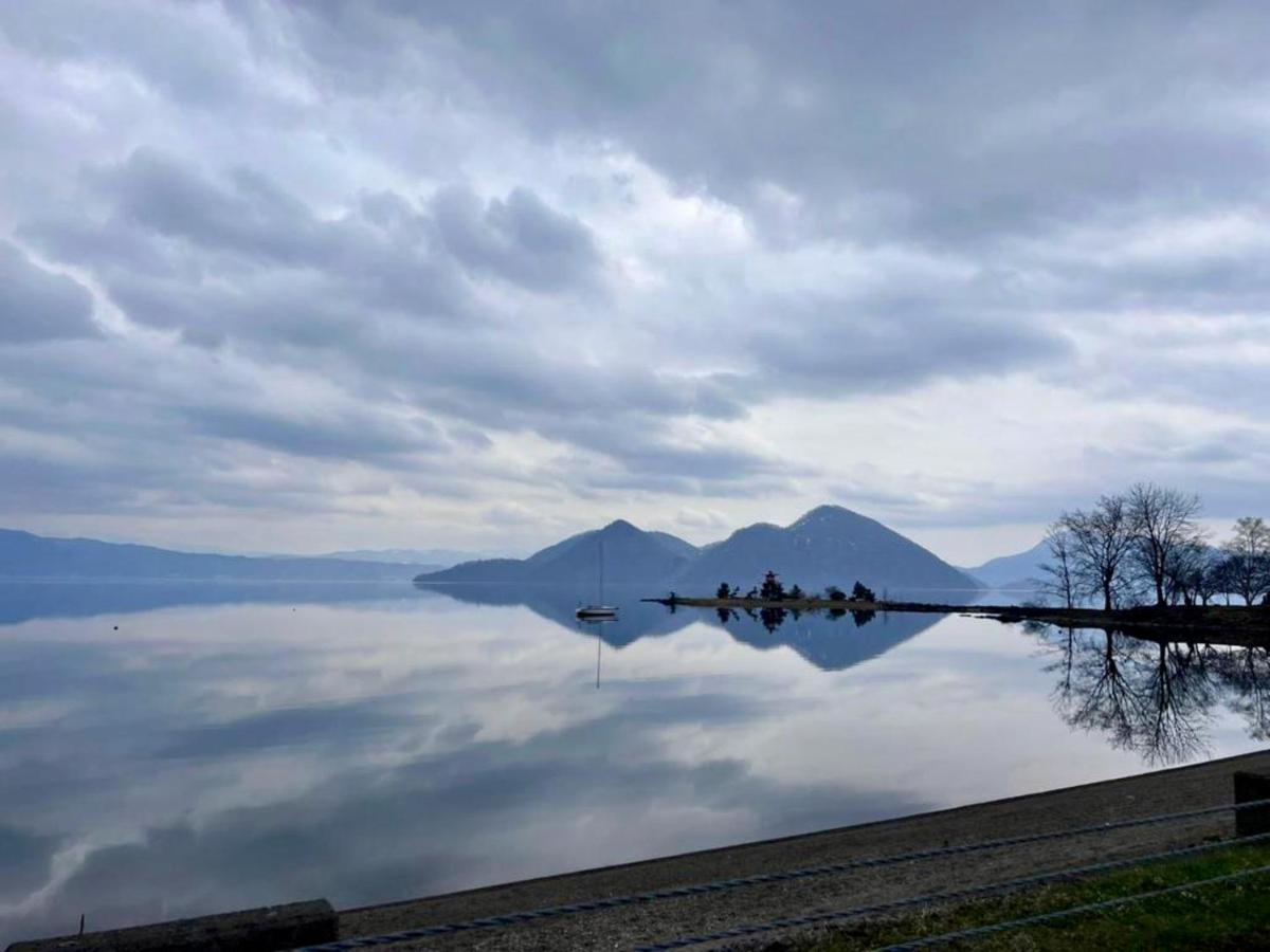 Toyako Yellow House By Lake Toya מראה חיצוני תמונה