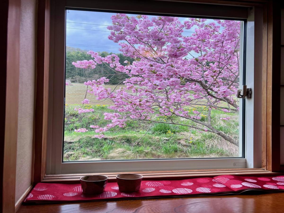 Toyako Yellow House By Lake Toya מראה חיצוני תמונה
